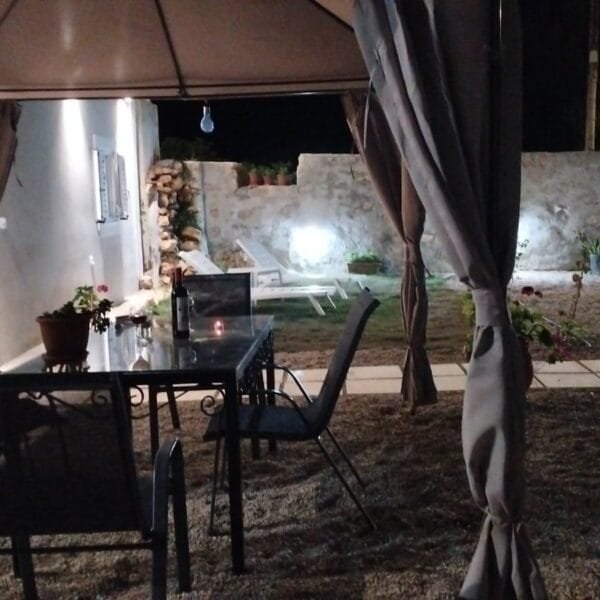 IMG-afd1db8cb41875a1809149ab6638b81c-V